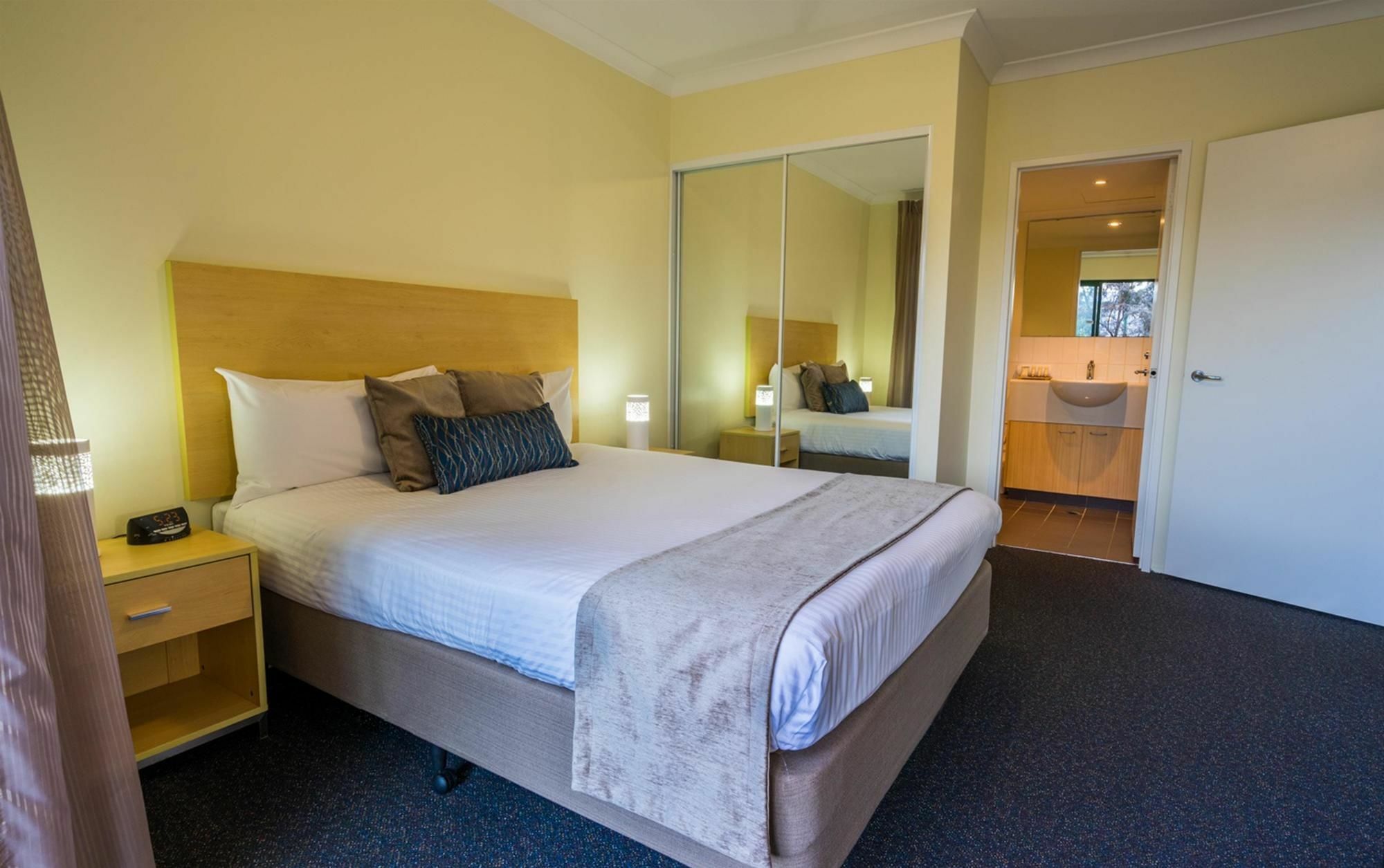 Perth Ascot Central Apartment Hotel Official Bagian luar foto